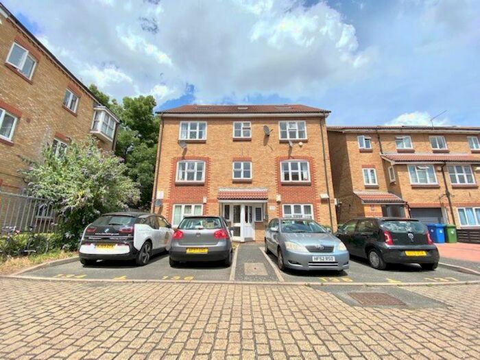2 Bedroom Property To Rent In Bushwood Drive, London, SE1