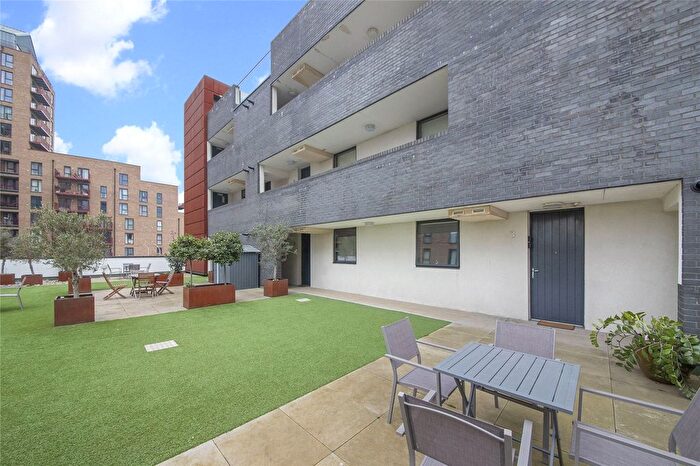 2 Bedroom Flat To Rent In Greenwich High Road, Greenwich, SE10