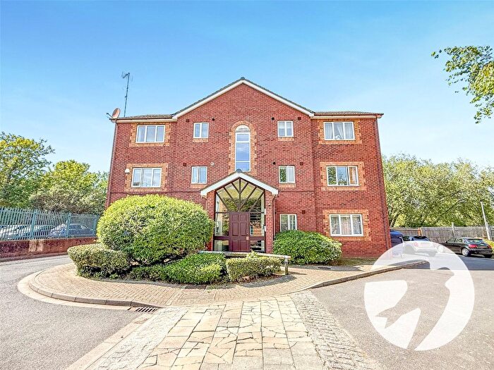 2 Bedroom Flat For Sale In Pullman Place, London, SE9