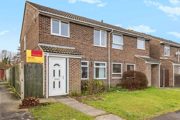 3 Bedroom Semi-Detached House To Rent In Kidlington, Oxford, OX5