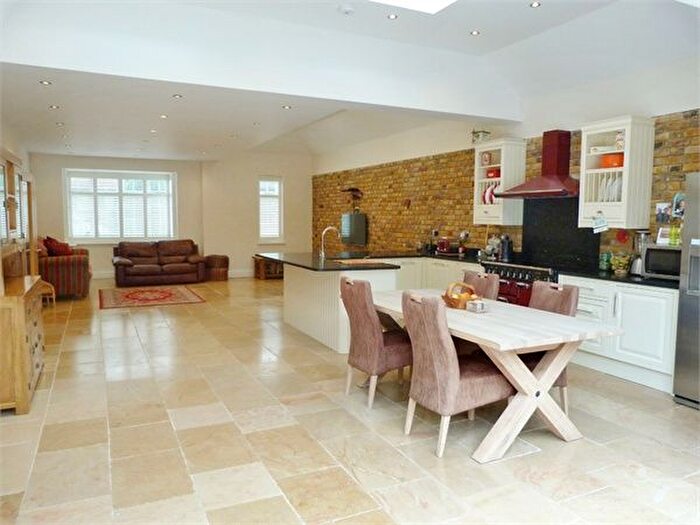 5 Bedroom Detached House For Sale In Lime Grove, Ruislip, HA4