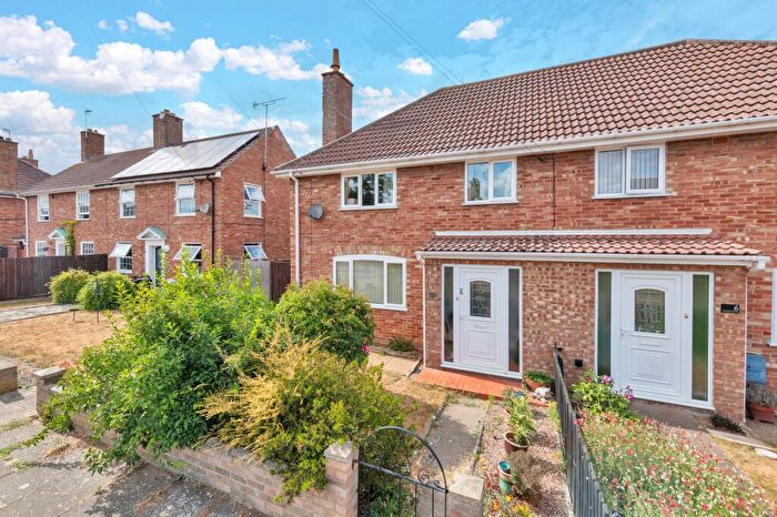 3 Bedroom Semi-Detached House For Sale In Waveney Road, Bury St. Edmunds, IP32