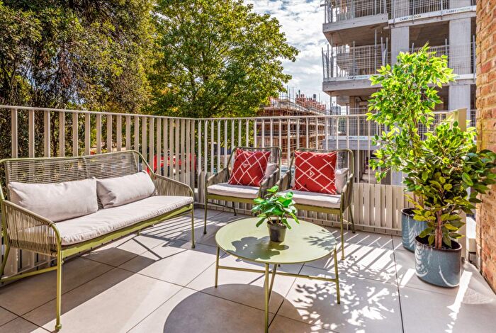 2 Bedroom Flat For Sale In Flat North Gate Park, Harringay, N15