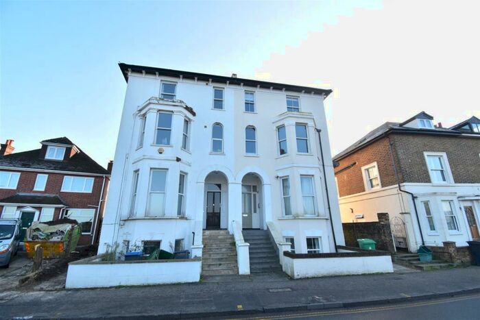 Apartment To Rent In Portsmouth Road, Surbiton, KT6