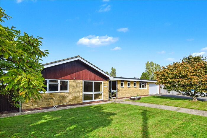4 Bedroom Bungalow To Rent In Crows Lane, Upper Farringdon, Alton, Hampshire, GU34