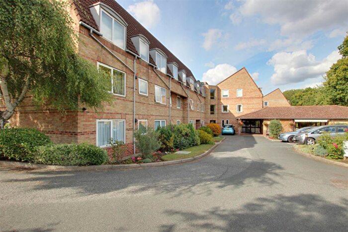 1 Bedroom Flat For Sale In Homewillow Close, London, N21