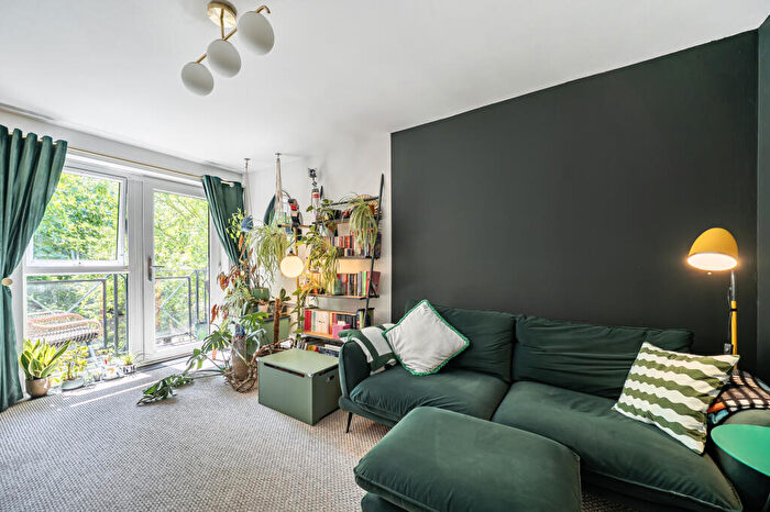 2 Bedroom Flat For Sale In Undine Road, London, E14