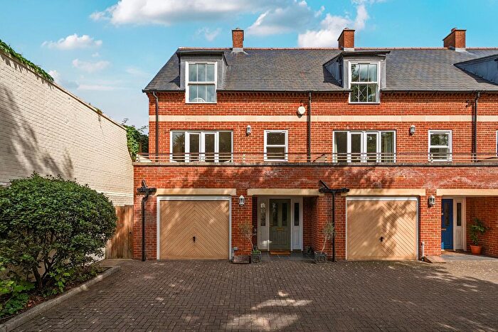 4 Bedroom End Of Terrace House For Sale In Station Road, Devizes, SN10