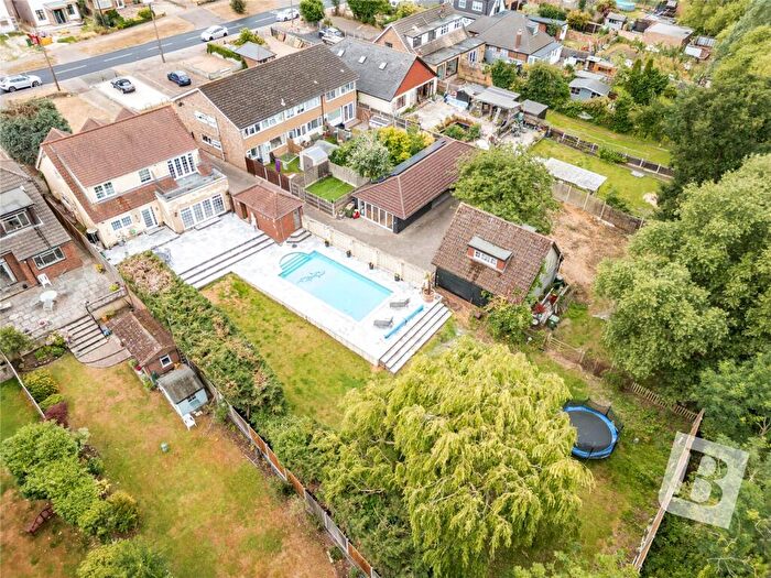 6 Bedroom Detached House For Sale In Abbey Wood Lane, Rainham, RM13