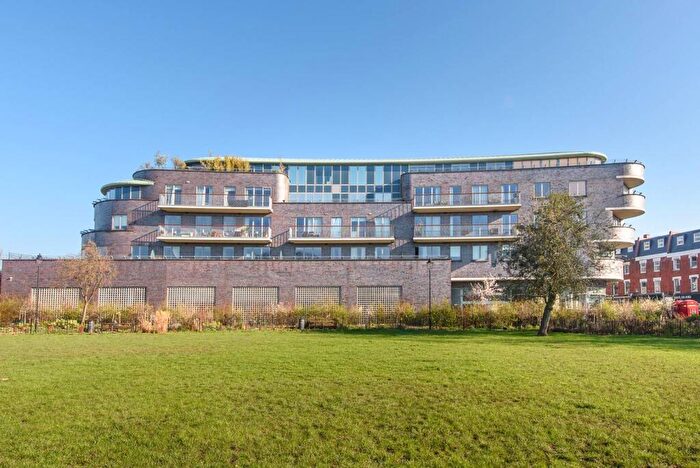 2 Bedroom Flat For Sale In Fortune Green Road, West Hampstead, London, NW6