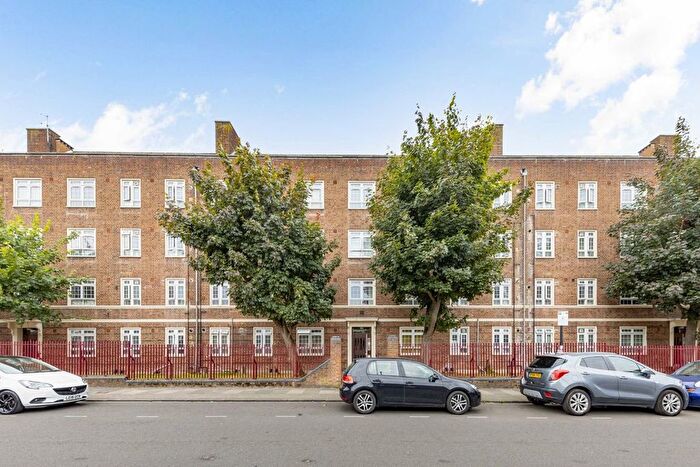 2 Bedroom Flat To Rent In Hazelhurst Road, Tooting, SW17
