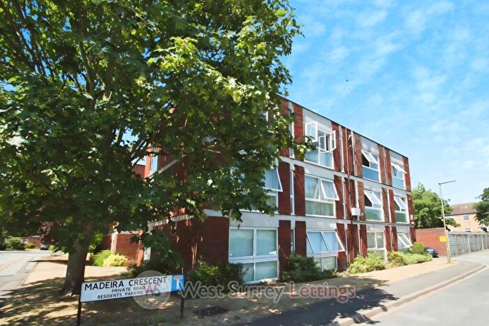 2 Bedroom Flat To Rent In Madeira Crescent, West Byfleet, KT14