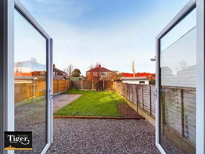 3 Bedroom Semi-Detached House For Sale In Willowbank Avenue, Blackpool, FY4