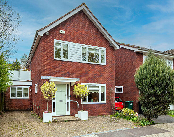 3 Bedroom Detached House For Sale In Hadley Grove, Barnet, EN5