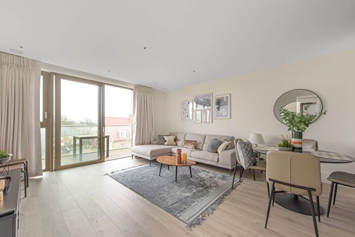 2 Bedroom Flat To Rent In Chaplin Drive, Enfield, Barnet, EN4