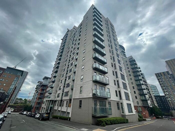 2 Bedroom Apartment To Rent In Britton House, Lord Street, Green Quarter, M4