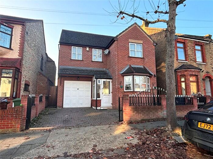 4 Bedroom Detached House For Sale In Hainault Road, Chadwell Heath, Romford, RM6