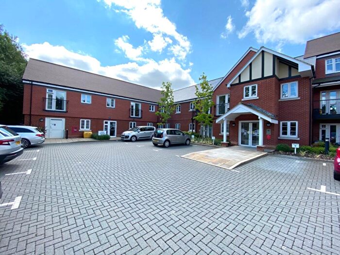 2 Bedroom Apartment For Sale In Hempstead Road, Bovingdon, HP3