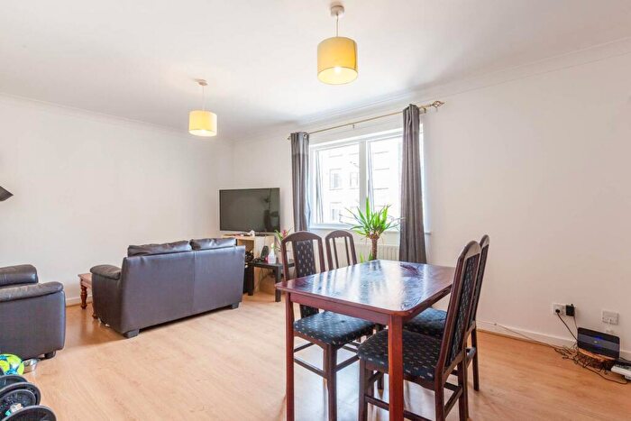 1 Bedroom Flat To Rent In Sclater Street, , Shoreditch, London, E1