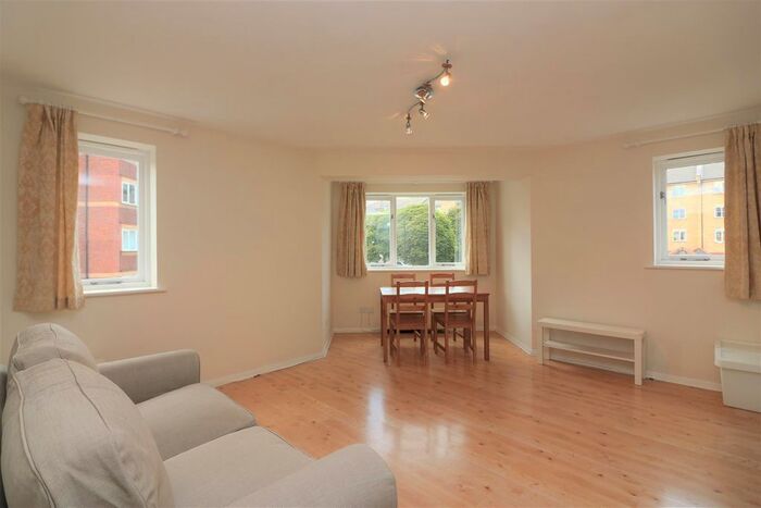 2 Bedroom Flat To Rent In Telegraph Place, London, E14