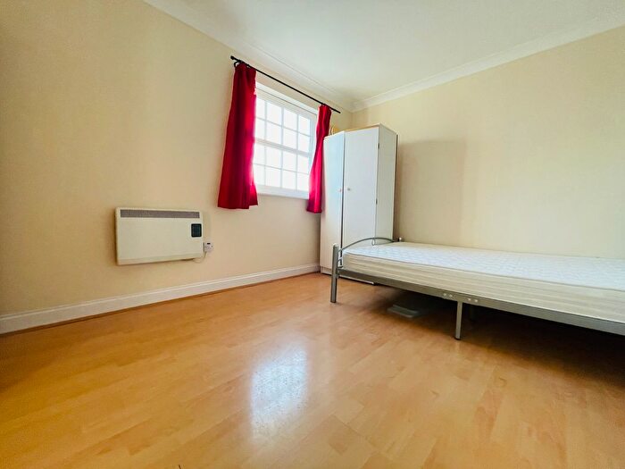 2 Bedroom Flat To Rent In Queensberry Place, London, E12
