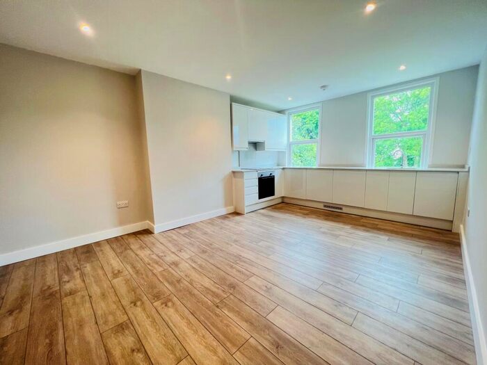 2 Bedroom Apartment To Rent In Birdhurst Road, South Croydon, CR2