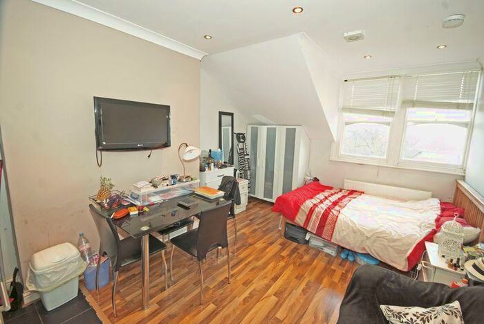 Flat To Rent In Queens Avenue, Muswell Hill London, N10