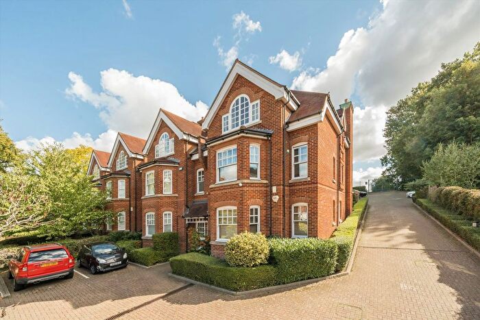 3 Bedroom Flat To Rent In Platts Lane, London, NW3