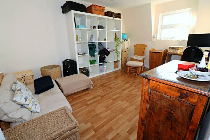 1 Bedroom Flat To Rent In Hornsey Road, London, N19