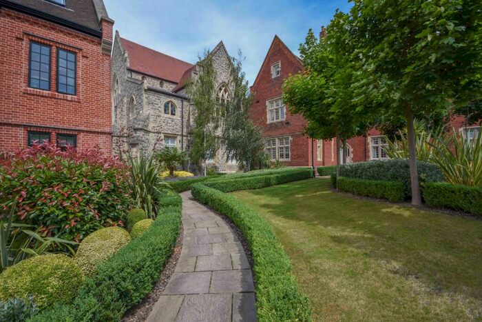 2 Bedroom Apartment To Rent In The Galleries, Warley, Brentwood, CM14