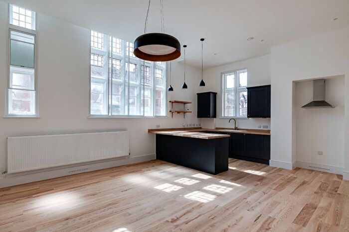 2 Bedroom Flat To Rent In Overleigh Road, Chester, Cheshire, CH4