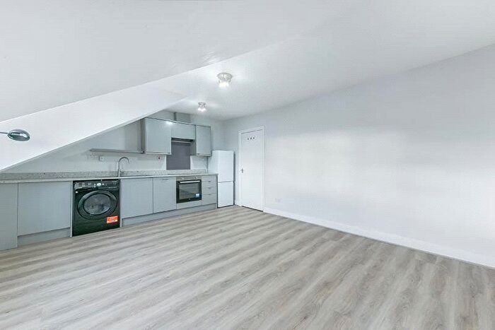 2 Bedroom Flat To Rent In Lower Richmond Road, London, SW15