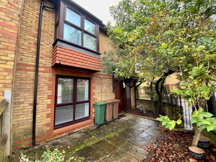 Studio To Rent In Greyhound Road, Sutton, SM1