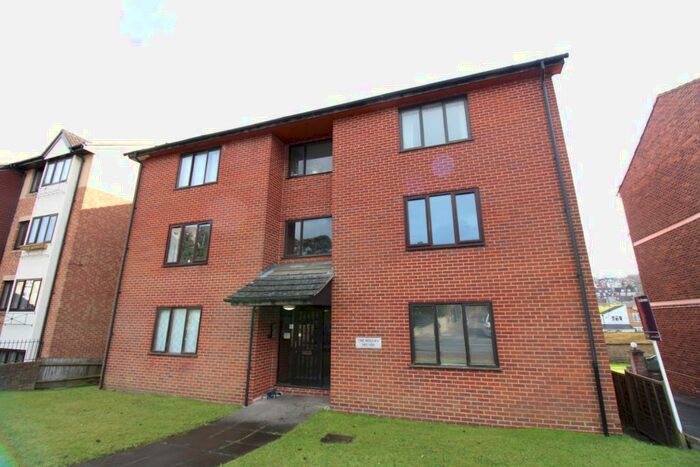 Studio To Rent In Redhill, Surrey, RH1