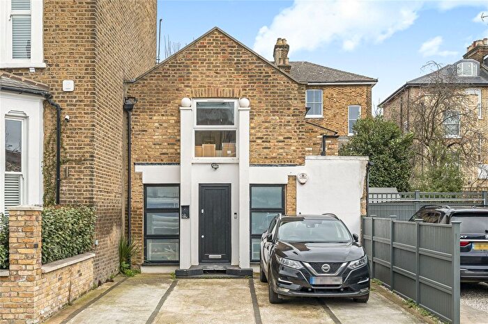 2 Bedroom Semi Detached House For Sale In Finsbury Park Road, Finsbury Park, London, N4
