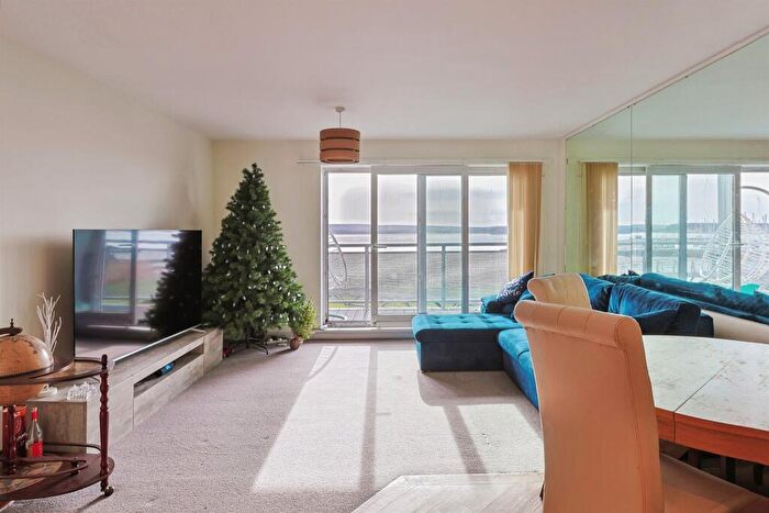 2 Bedroom Apartment For Sale In Stone Close, Poole, BH15