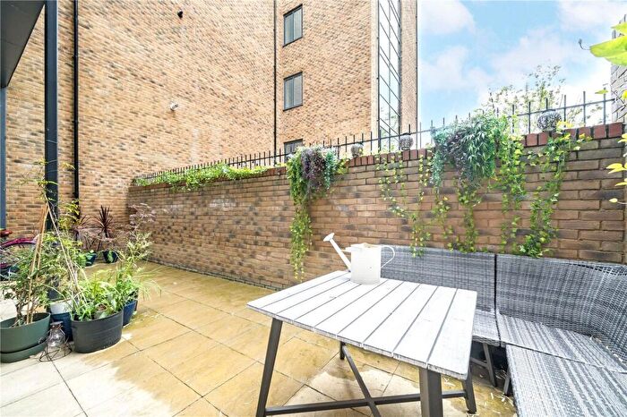 2 Bedroom Apartment To Rent In Glengall Road, London, NW6
