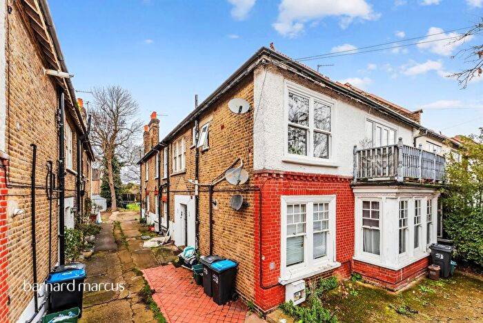 2 Bedroom Flat For Sale In Mitcham Park, Mitcham, CR4