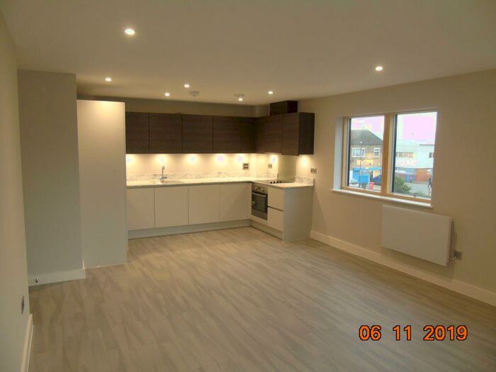 2 Bedroom Flat To Rent In Stoke Road, SL2