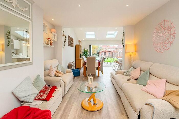 4 Bedroom House To Rent In Caversham Avenue, Cheam, SM3