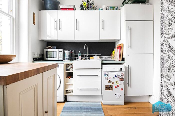 2 Bedroom Flat For Sale In Caversham Road, London, NW5