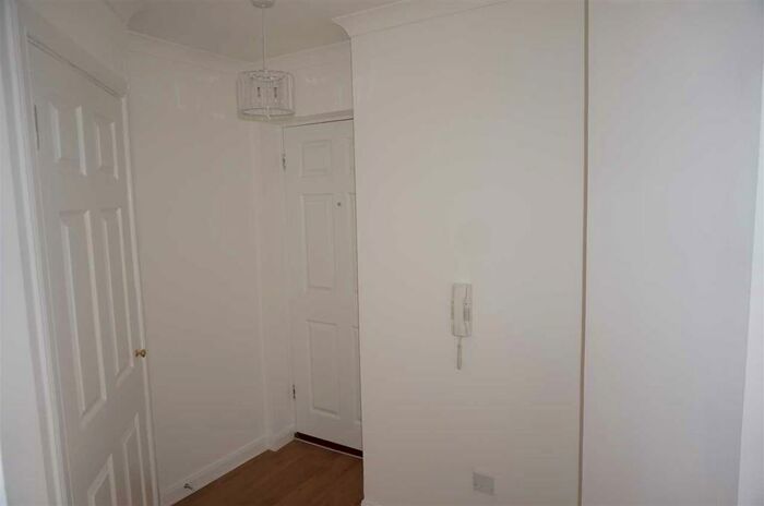 2 Bedroom Apartment To Rent In Mahon Court, Moodiesburn, G69