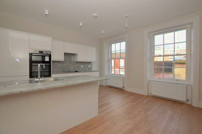 2 Bedroom Apartment To Rent In Castle Street, Salisbury, SP1