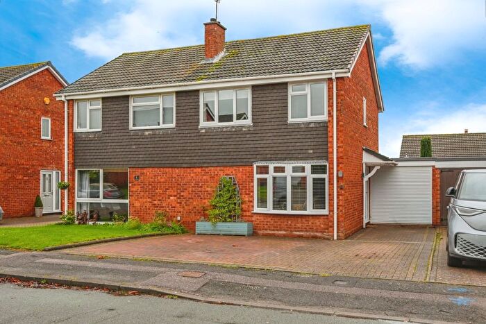 3 Bedroom Semi-Detached House For Sale In St. Helens Road, Lichfield, WS13