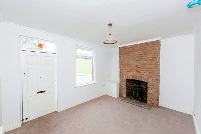 3 Bedroom End Of Terrace House For Sale In Cemetery Road, Jump, Barnsley, S74