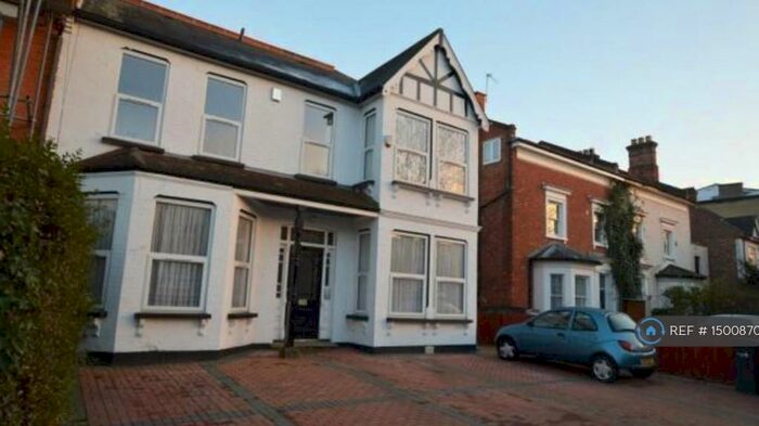 1 Bedroom Flat To Rent In Brownlow Road, London, N11