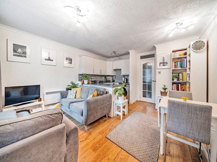 1 Bedroom Maisonette To Rent In Mead Avenue, Langley, Slough, SL3