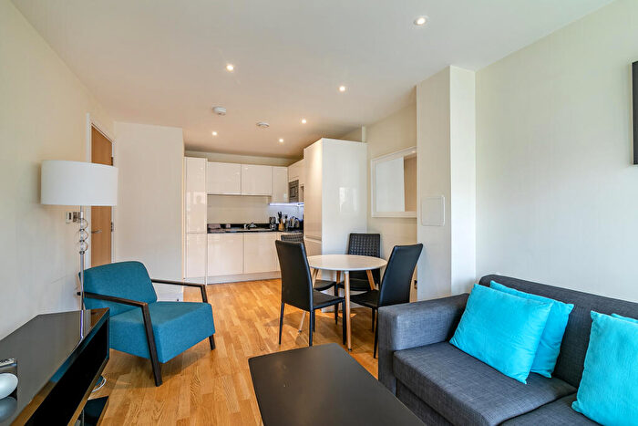 2 Bedroom Flat For Sale In Keymer Place, London, E14