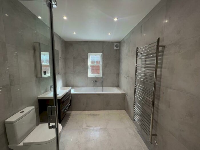 2 Bedroom Semi-Detached Bungalow To Rent In Finchampstead Road, Wokingham, RG40