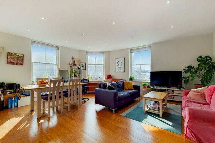 3 Bedroom Duplex To Rent In Kingsland High Street, London, E8